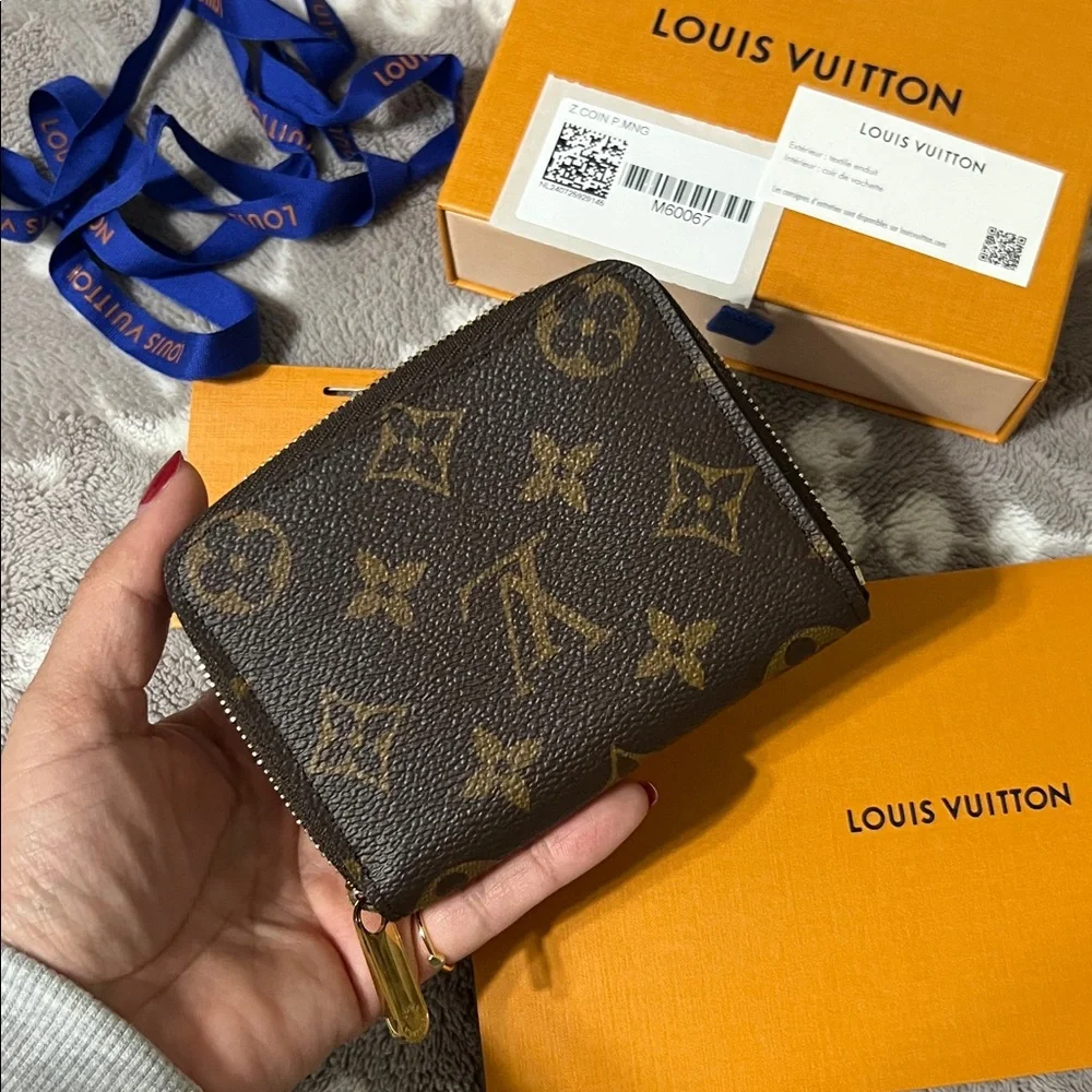 LV Coin Purse - Picture 4 of 6